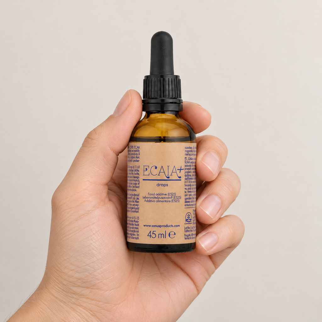 ECAIA Basendrops Basenkonzentrat, 45 ml – Grössenvergleich in der Hand