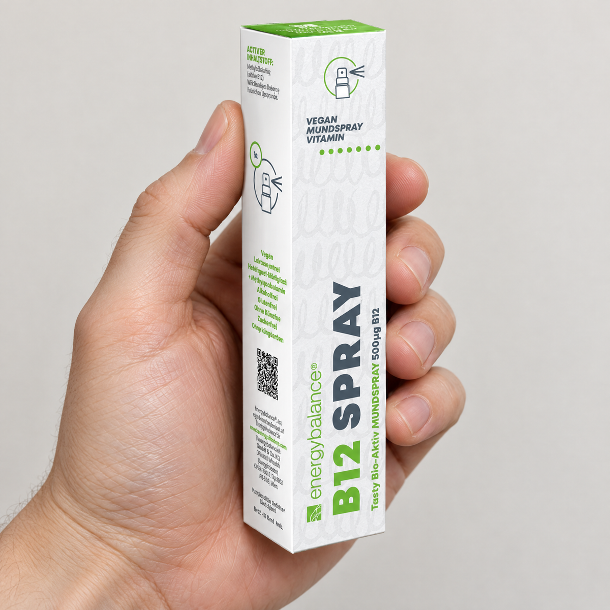 Energy Balance Vitamin B12 Mundspray 500 µg 25 ml – Grössenvergleich in der Hand