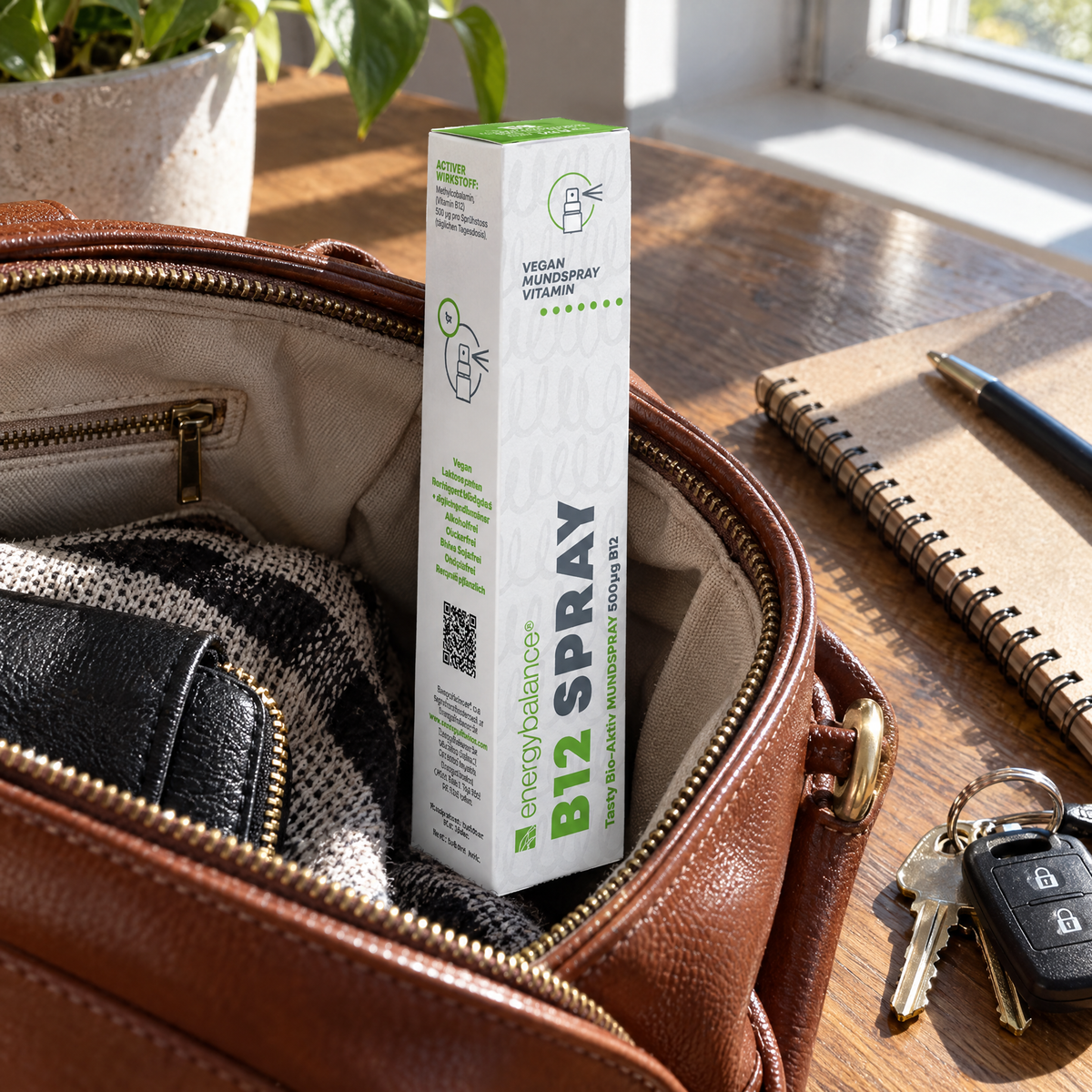 Energy Balance Vitamin B12 Mundspray 500 µg 25 ml – in einer Handtasche auf dem Tisch