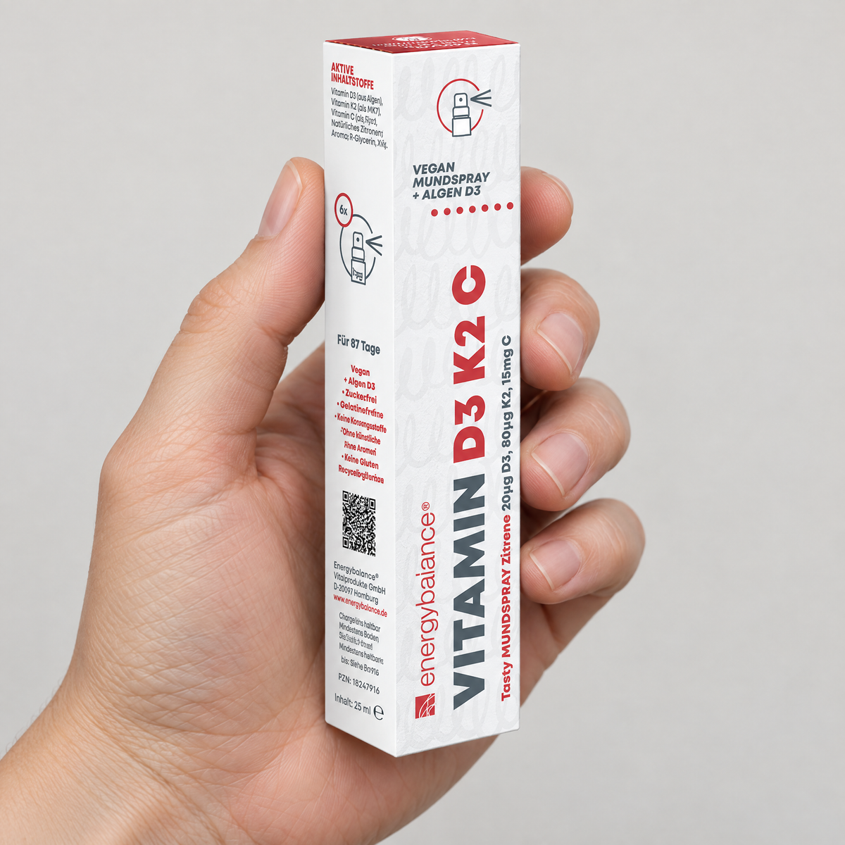 Energy Balance Vitamin D3 + K2 + C Mundspray 25 ml – Grössenvergleich in der Hand