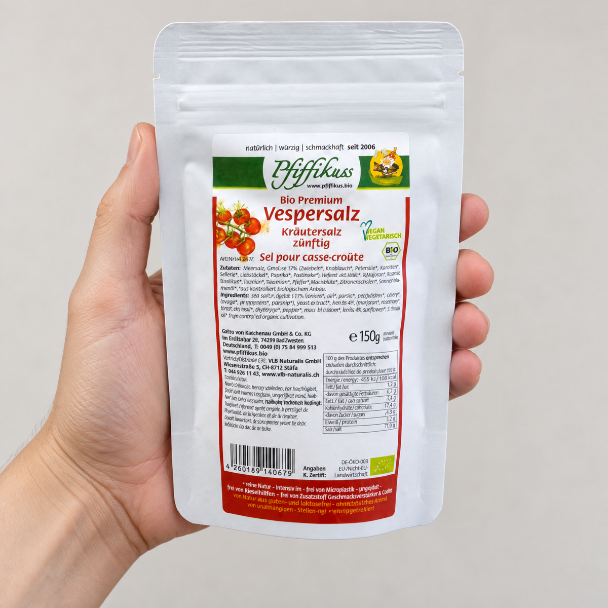 Pfiffikuss BIO Vespersalz zünftig 150 g – Grössenvergleich in der Hand