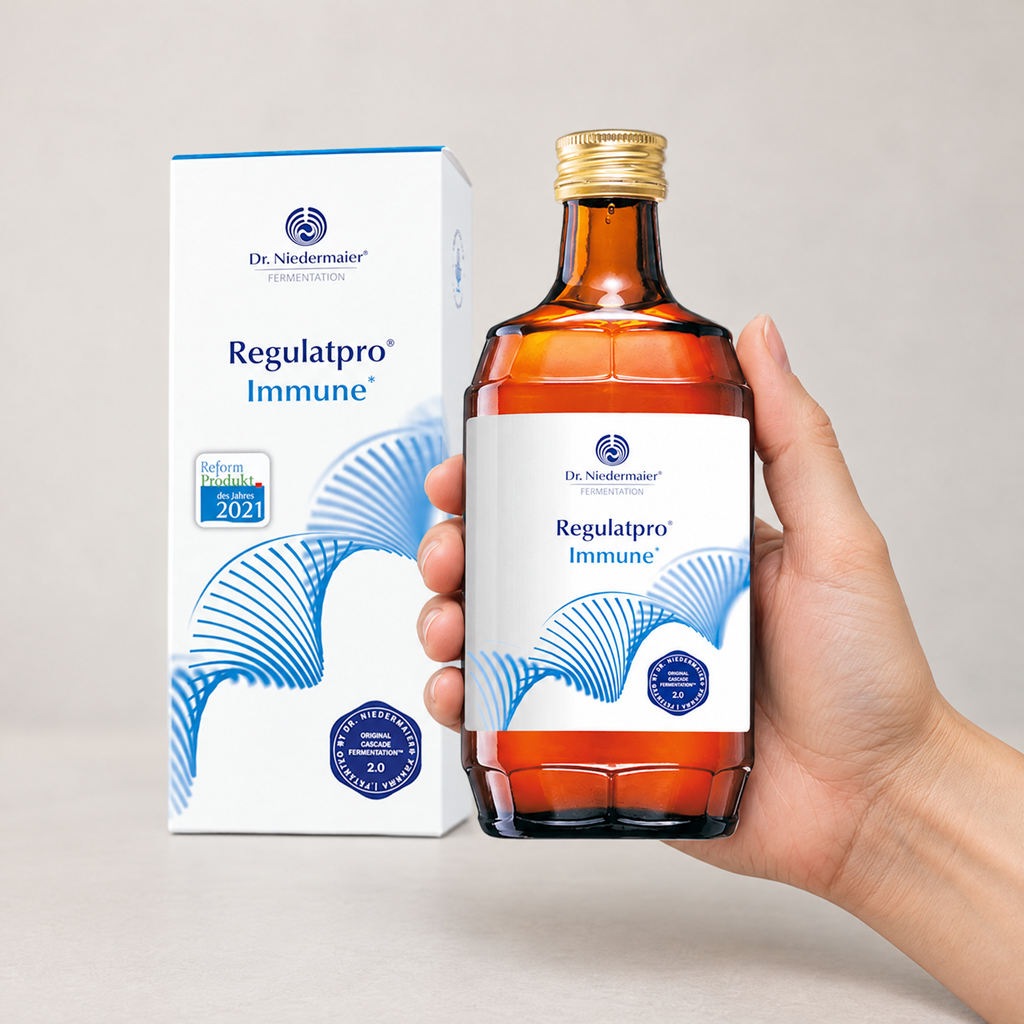 Dr. Niedermaier Regulatpro Immune, 350 ml – Grössenvergleich in der Hand